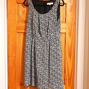 Sleeveless navy and white Loft dress with POCKETS!